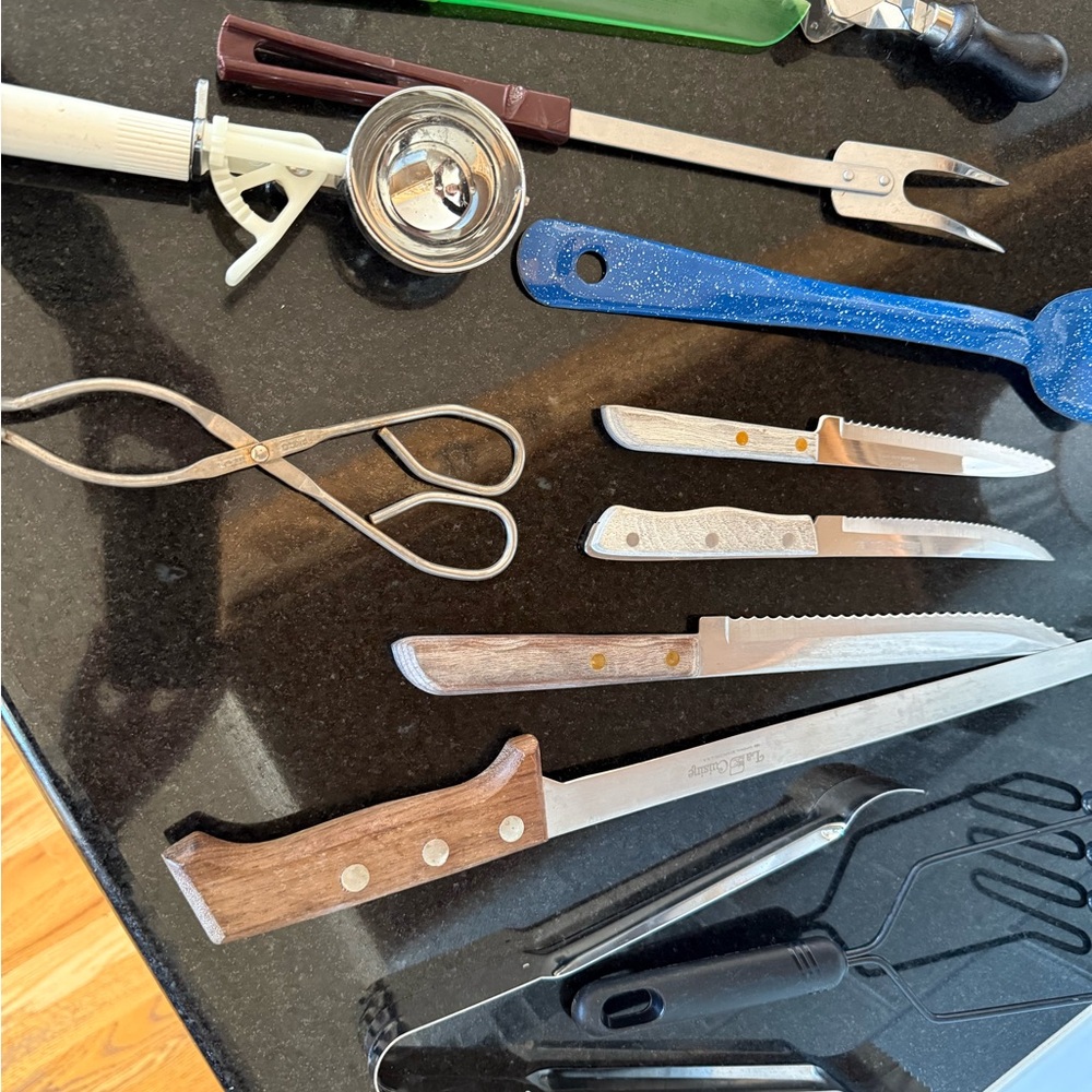 Assorted Kitchen Utensils Set - Picture 2 of 2